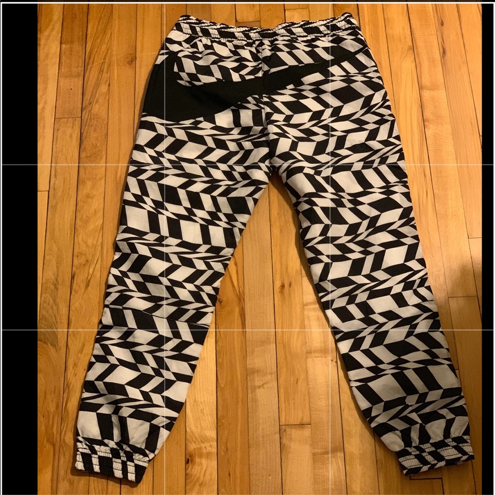COPY - Nike Woven BIG SWOOSH Joggers Zipper CAMO …